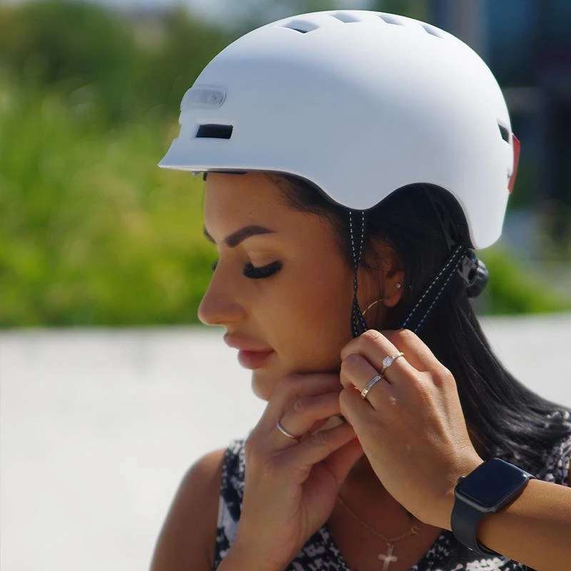 Beaster Scooter Šalmas Beaster BS51BL, M dydis, baltas, su LED lemputėmis