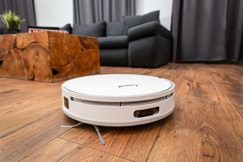 Plaunantis robotas siurblys Zyle WetBot ZY50RV, su savaiminio išsivalymo stotele