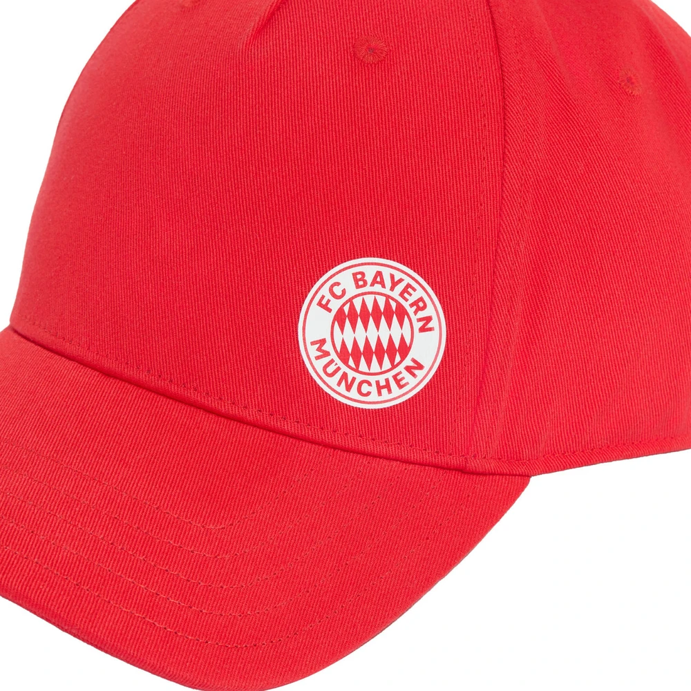 Kepurė Kepuraitė adidas FC Bayern Munich Essentials, raudona IA2333