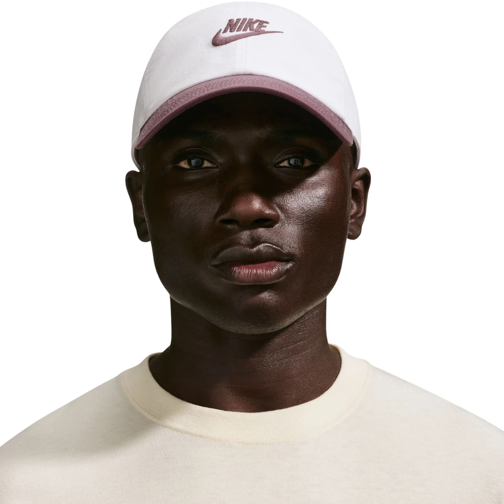 Kepurė su snapeliu Nike Club balta ir-violetinė FB5368 104 (M/L)