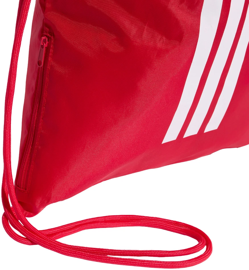 Adidas Nėra ką versti – tekstas jau lietuviškas.