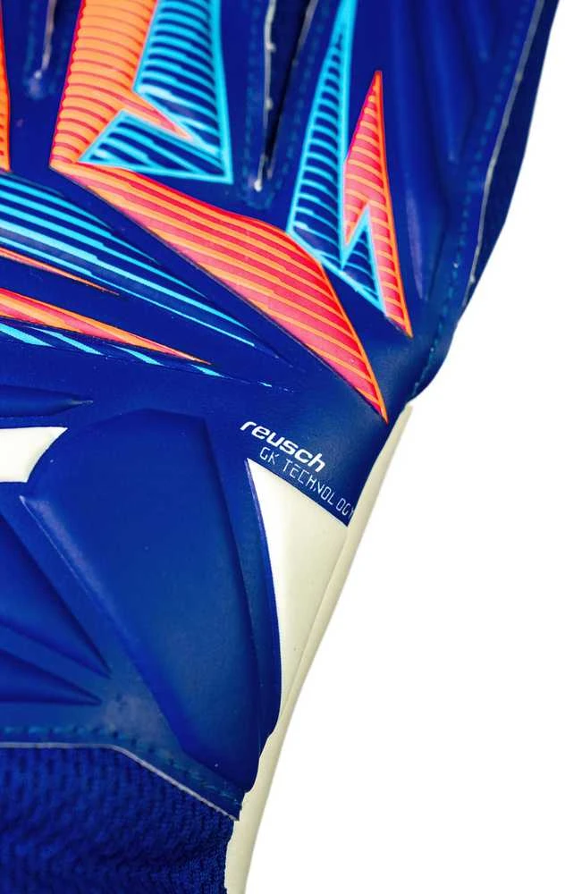 Reusch Attrakt Starter Solid Goalkeeper Gloves 56 70 514 4126