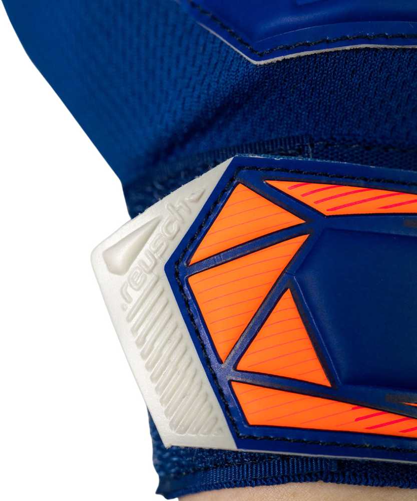 Reusch Attrakt Starter Solid Junior Goalkeeper Gloves 56 72 514 4126