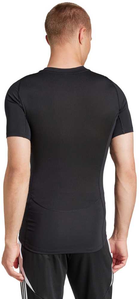 Vyriški marškinėliai adidas Techfit Short Sleeve Tee juoda JP4674 (M)