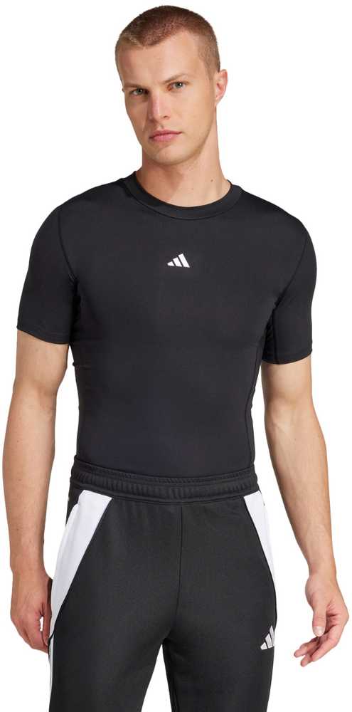 Vyriški marškinėliai adidas Techfit Short Sleeve Tee juoda JP4674 (M)