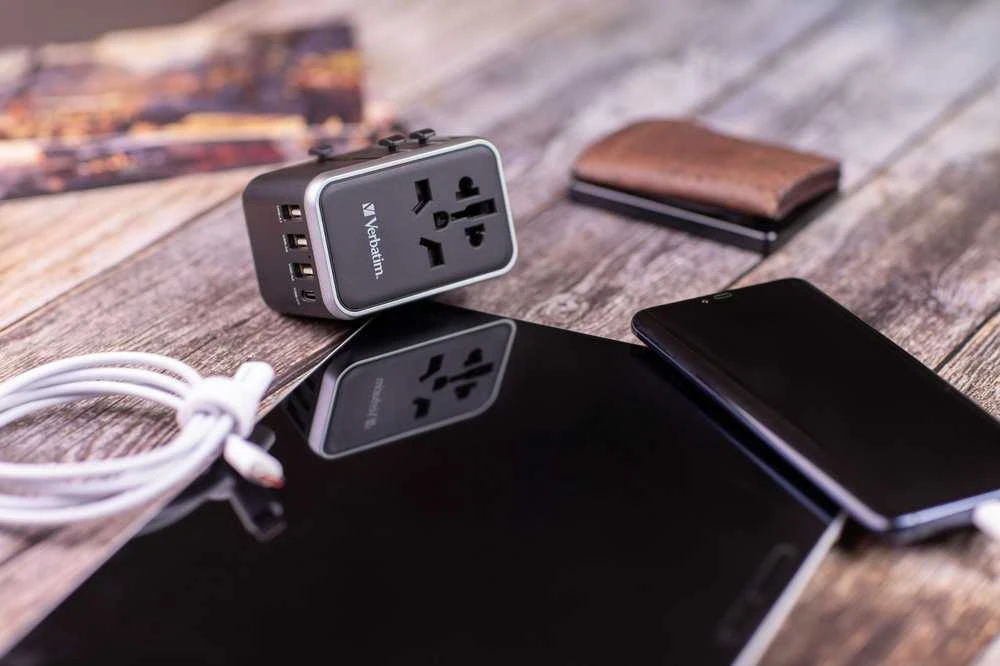 Verbatim Adapteris kelioninis EU/UK/US 3xUSB-A/2xUSB-C PD 61W UTA-04 juodos spalvos 49546