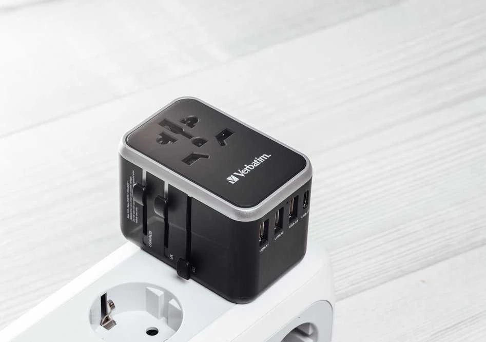 Verbatim Adapteris kelioninis EU/UK/US 3xUSB-A/2xUSB-C PD 61W UTA-04 juodos spalvos 49546