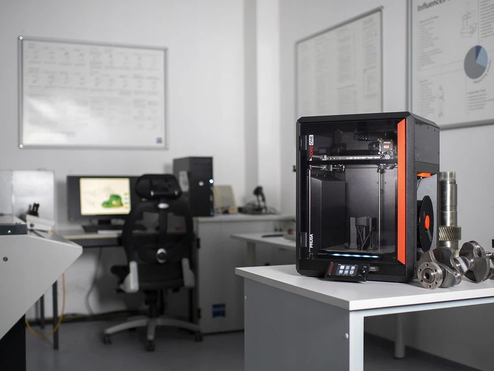 3D spausdintuvas Prusa CORE One darbo aplinkoje
