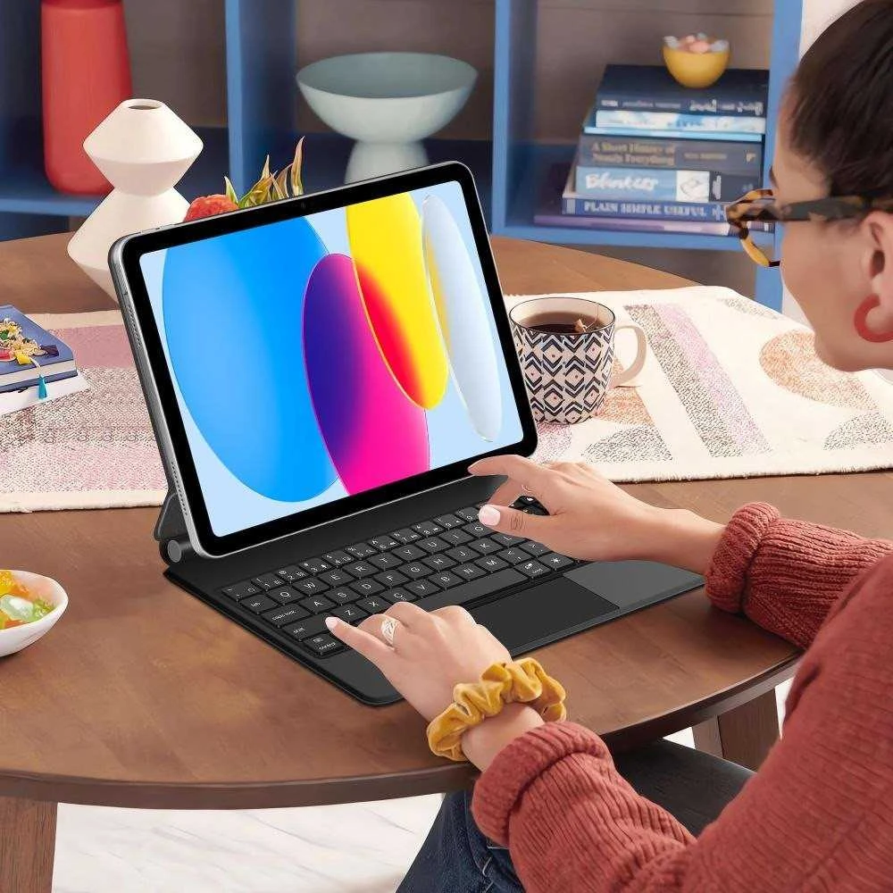 „Tech-Protect Smartcase Magnetic“ su klaviatūra, skirtas „iPad 10.9“ (2022 m.) / „iPad 11“ (2025 m.) - Juodas