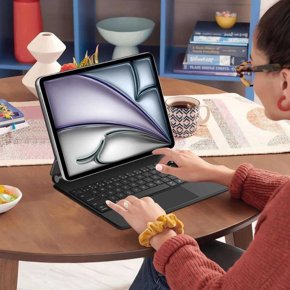 „Tech-Protect Smartcase Magnetic“ su klaviatūra, skirtas „iPad Pro 12.9“ (2020 /2021 / 2022) / 13“ (2024 / 2025 / 2026) - Juodas