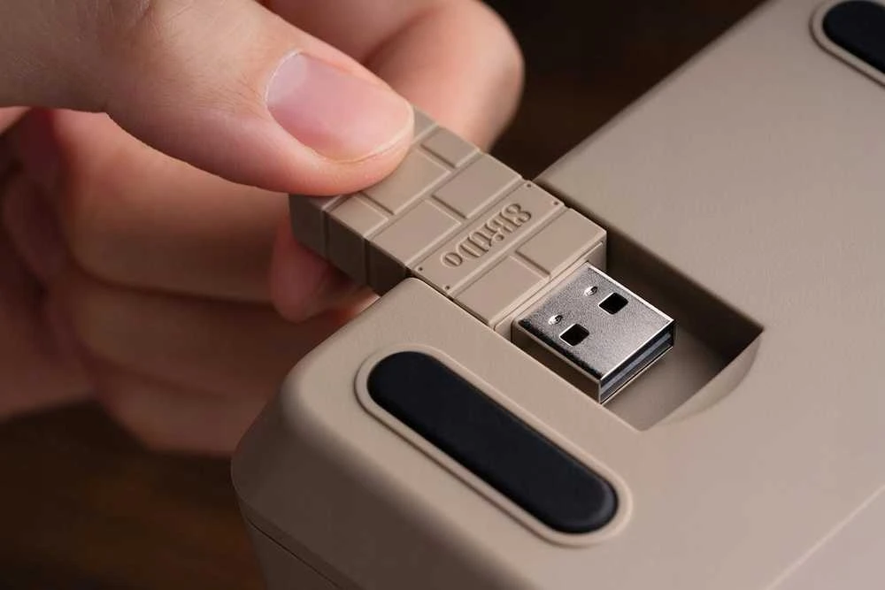 8BitDo mechaninė skaičių klaviatūra su LED ekranu, Bluetooth, 2,4G, C64 Edition, Windows/Android