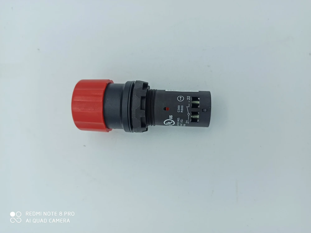ABB CE3P-10R-11 SAUGOS MYGTUKAS 1NO1NC RAUDONAS