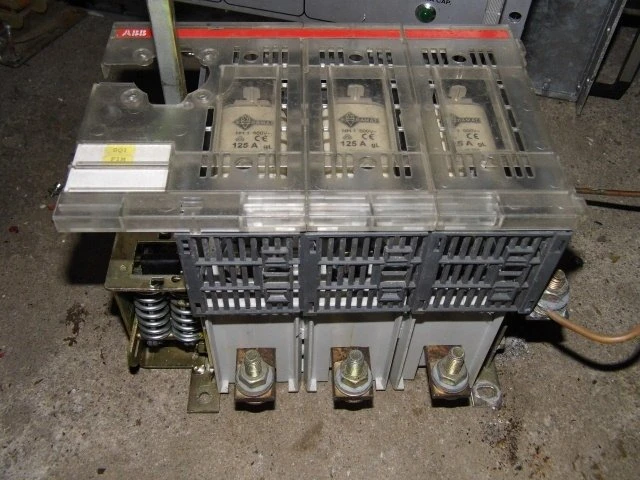 ABB BW440TPSN 4 GEIČIŲ 40A PILKA ŠONINĖ PAVARA