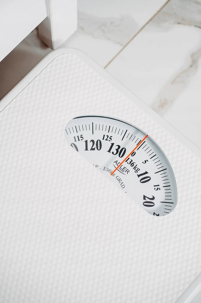 Virtuvinės svarstyklės Adler | Mechaninės vonios svarstyklės | AD 8179w | Didžiausias svoris (keliamoji galia) 136 kg | Tikslumas 1000 g | Baltas