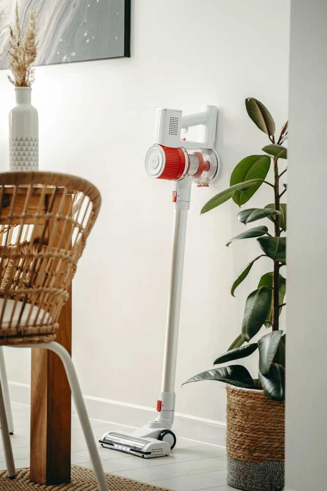 Adler Vertikalus dulkių siurblys AD 7051