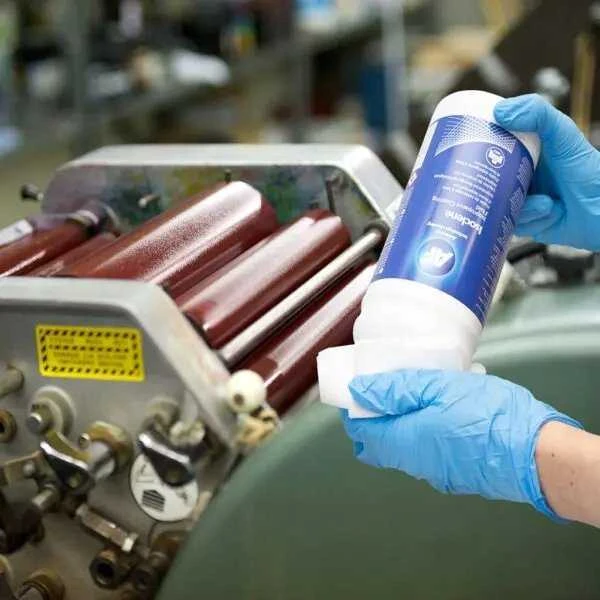 Valiklis Alkohol Tiekiamas AF ISO 250 Isoclene 1l, skirtas bendram naudojimui įvairių PC plokščių, magnetinių skaitymo / rašymo galvučių (IPA) valymui ir techninei priežiūrai.