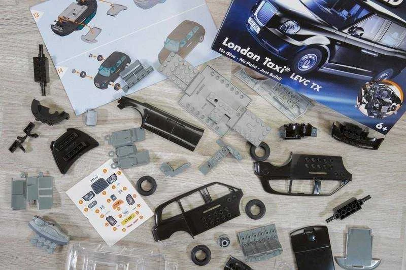 Airfix QUICKBUILD Londono taksi LEVC TX – be klijų plastikinis konstruktorius