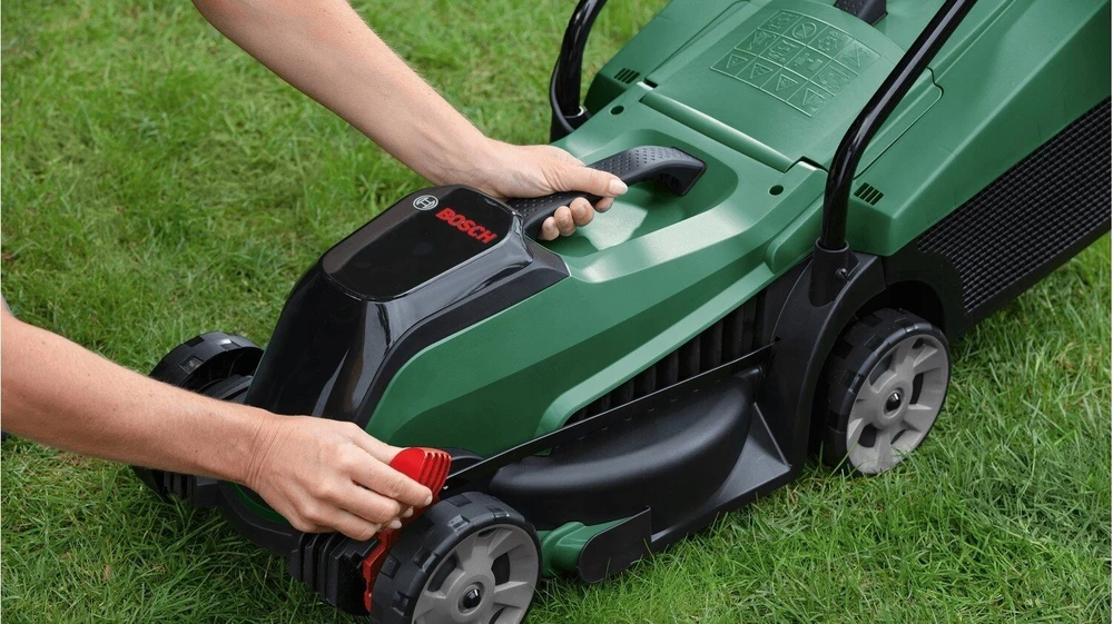 Bosch akumuliatorinė vejapjovė CityMower 18V-32-300 pilnas komplektas