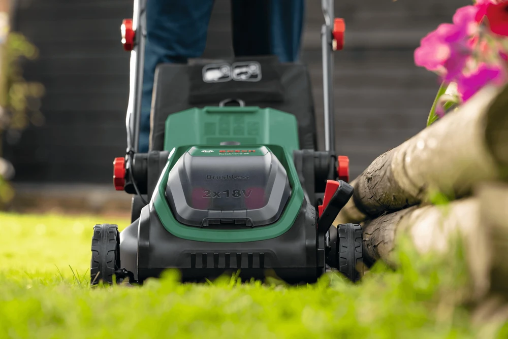 Akumuliatorinė vejapjovė Bosch Rotak 18V2-38; 38 cm
