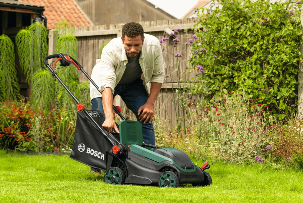 Akumuliatorinė vejapjovė Bosch Rotak 18V2-38; 38 cm