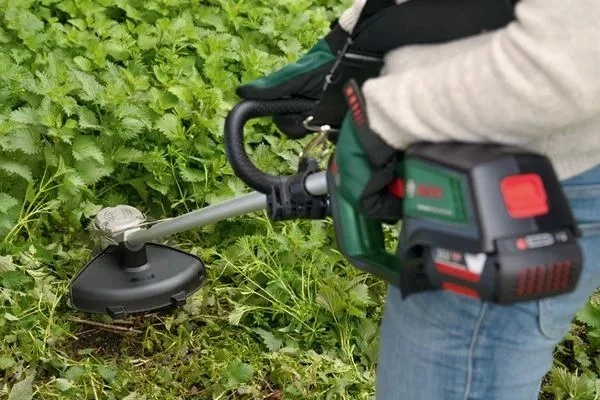 Bosch Akumuliatorinė krūmapjovė AdvancedBrushCut36V23-750 be akumuliatoriausir kroviklio