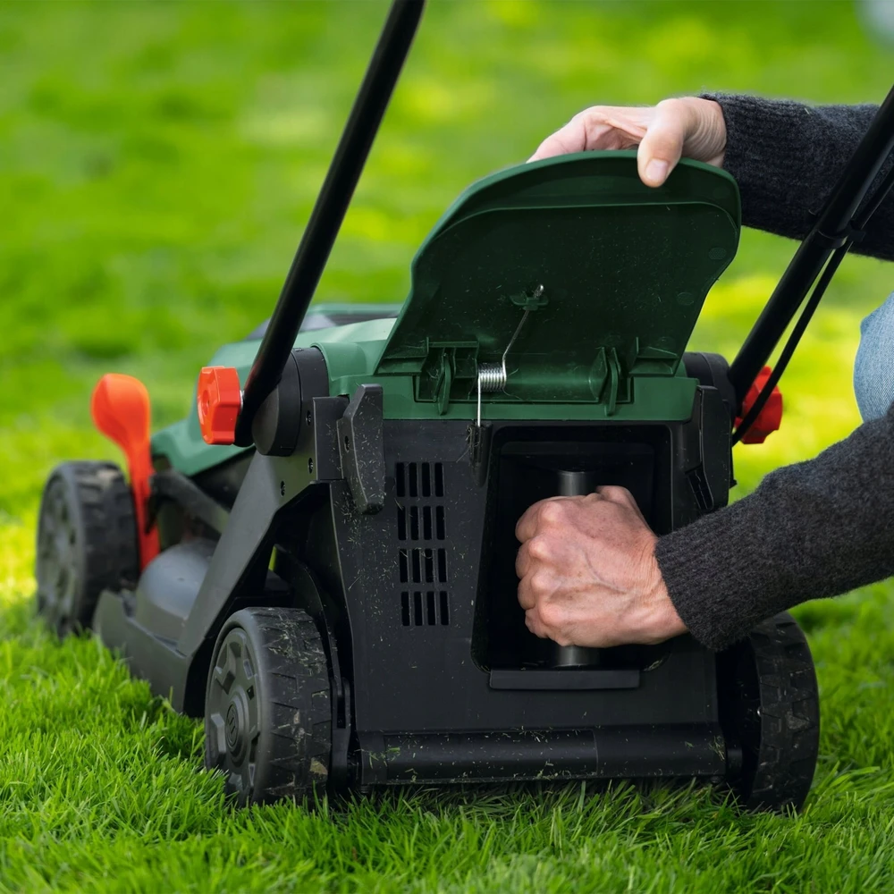 Akumuliatorinė vejapjovė Bosch Rotak 18V-32; 18 V; 32 cm (be akumuliatoriaus ir pakrovėjo)