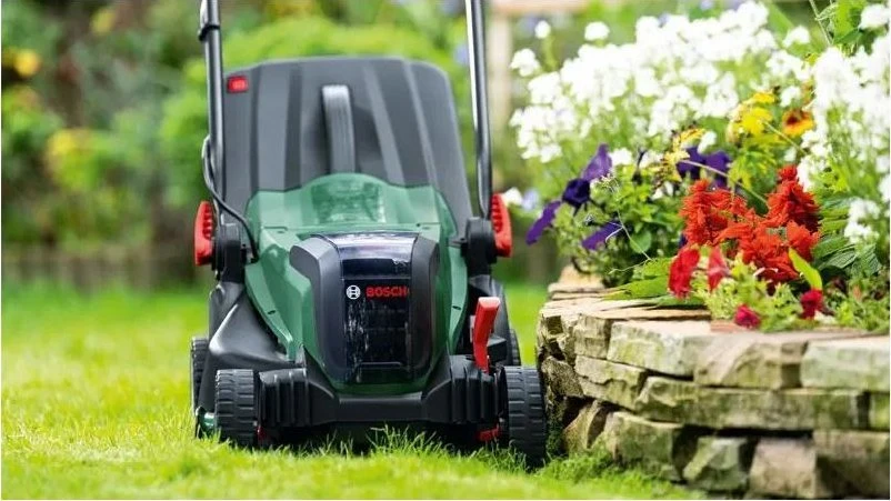 Bosch akumuliatorinė vejapjovė  UniversalRotak 2x18V-37-550, 2x4.0Ah, pilnas komplektas