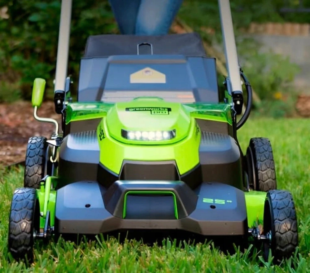 Akumuliatorinė savaeigė vejapjovė Greenworks GD60LM61K4X; 60 V; 2x4,0 Ah akum.