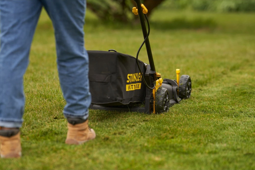 Vejapjovė Stanley SFMCMW2651M-QW; 18 V; 2x4,0 Ah akum.