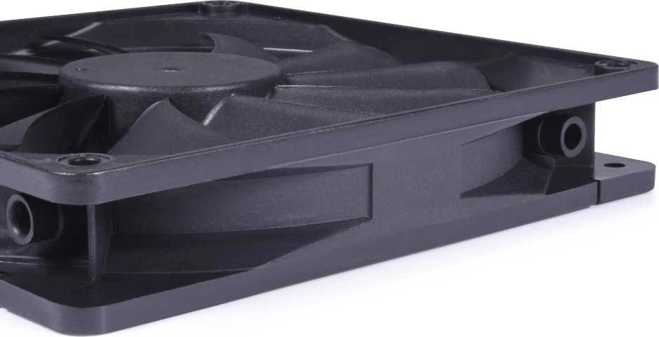 Alphacool Core PWM fan 2,000 RPM – 140 mm – juodas