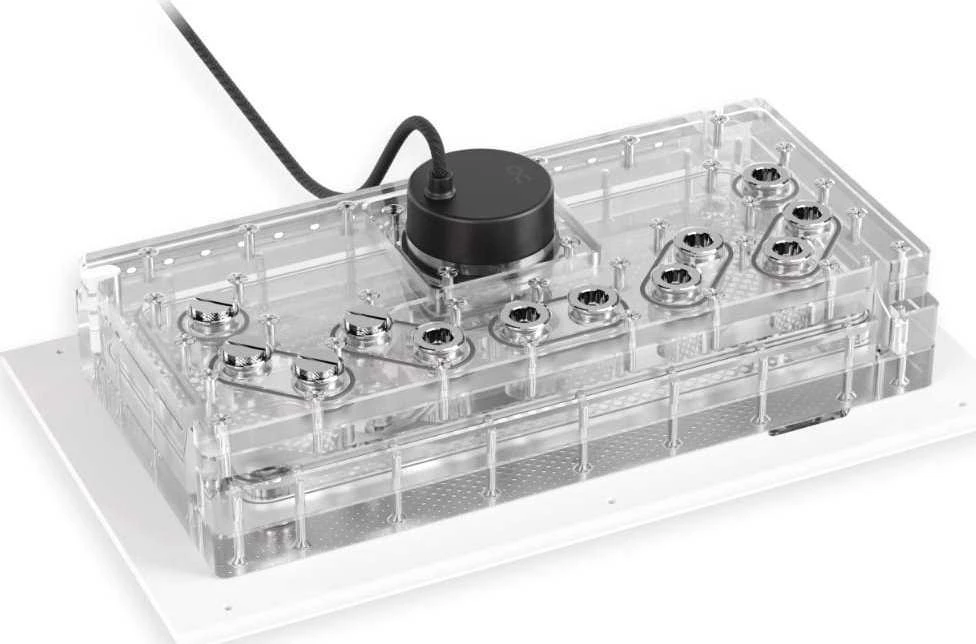 „Alphacool Apex Distroplate Dark Base Pro 901“, ARGB su „Apex“ pompa – balta
