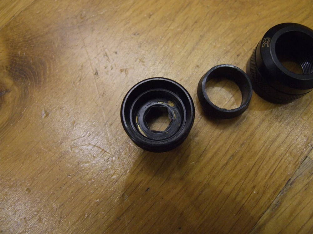 „Alphacool Eiszapfen Pro“ jungtis, 16 mm kietas vamzdelis, G1/4 colio, juodas