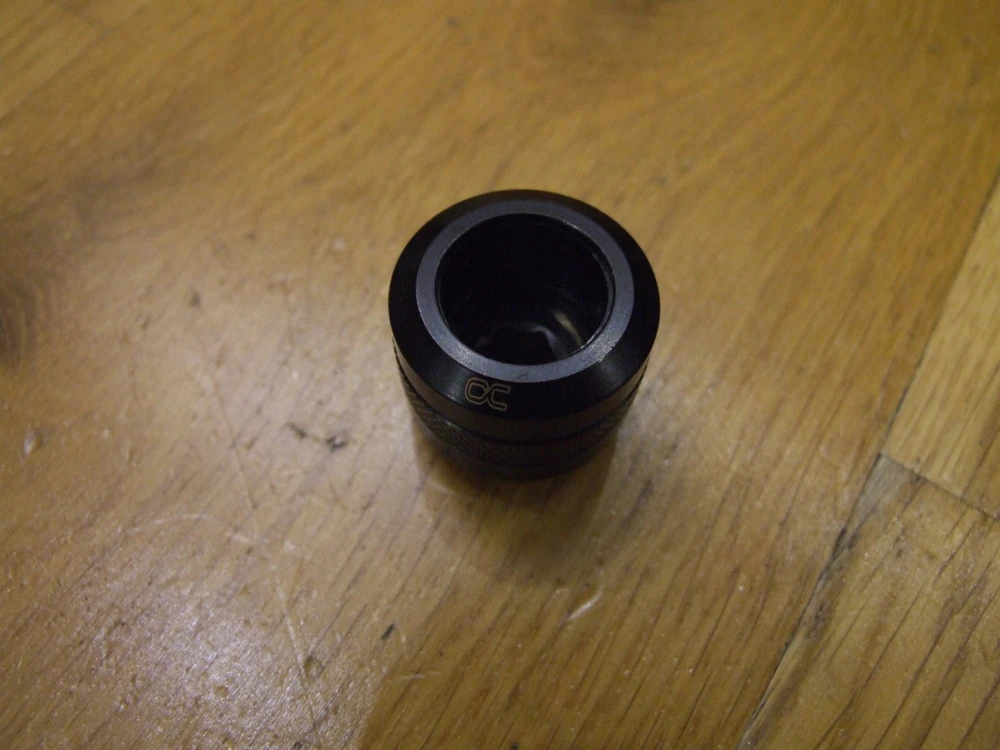 „Alphacool Eiszapfen Pro“ jungtis, 16 mm kietas vamzdelis, G1/4 colio, juodas