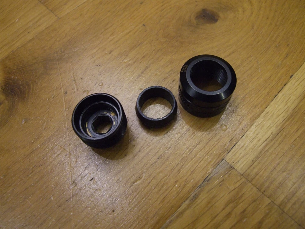 „Alphacool Eiszapfen Pro“ jungtis, 16 mm kietas vamzdelis, G1/4 colio, juodas