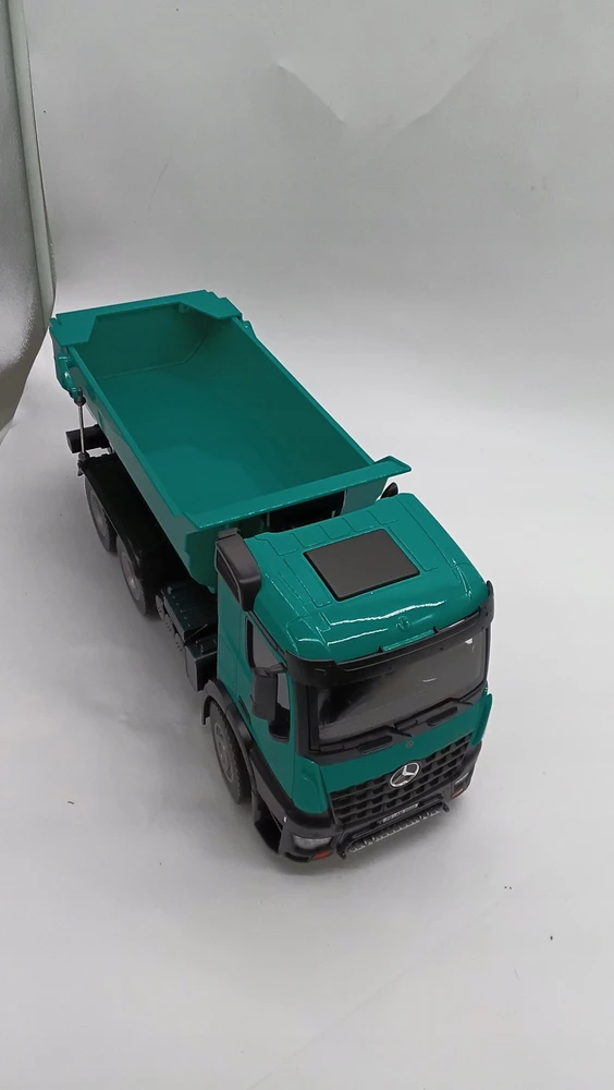 „Amewi Amewi“ radijo bangomis valdomas sunkvežimis, modelis „Mercedes Benz Arocs 2651 Rtr“