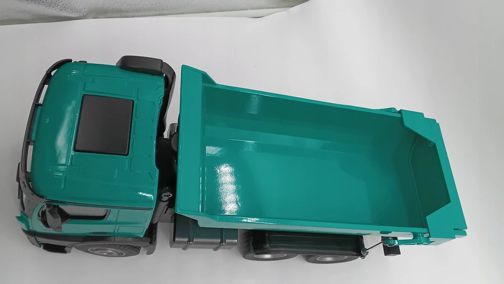 „Amewi Amewi“ radijo bangomis valdomas sunkvežimis, modelis „Mercedes Benz Arocs 2651 Rtr“