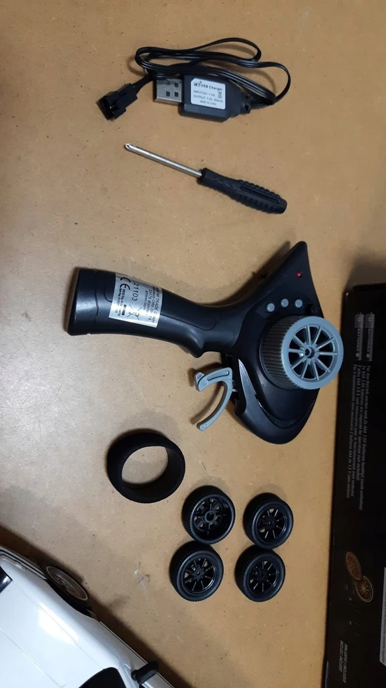 Carruzzo Amewi AE86 Trueno Radijo bangomis valdomas (RC) modelis Kelių lenktyninis automobilis Elektrinis variklis 1:18