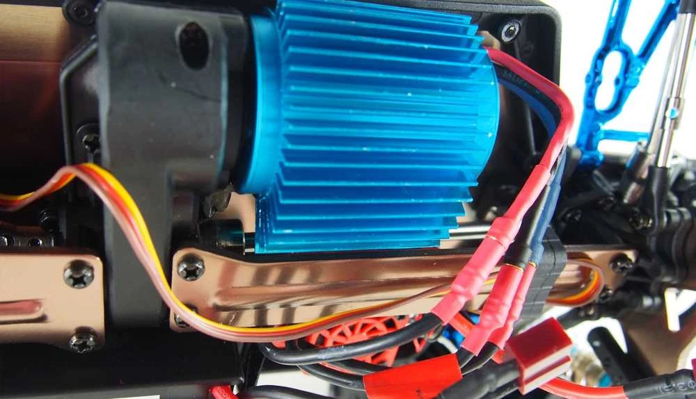 Amewi Geltona Geltona RC Auto Crusher Monstertruck Li-Po baterija 2200mAh /14+