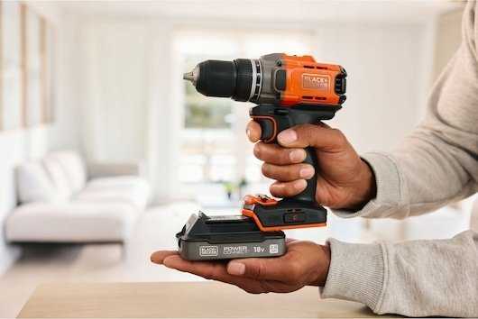 Black & Decker Juodas & Decker akumuliatorinis gręžtuvas/suktuvas, 45Nm, 18V POWERCONNECT, Juodas & Decker [BCD382D1XC-QW] 2,0Ah