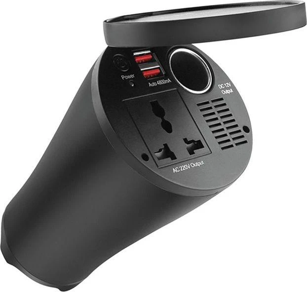Juodas puodelio formos įtampos keitiklis su USB jungtimis