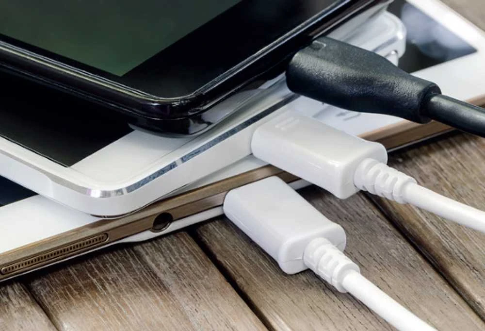 EnerGenie Gembird Universal USB Tischladegerät Juodas 3.1 A EG-U3C3A-01-MX