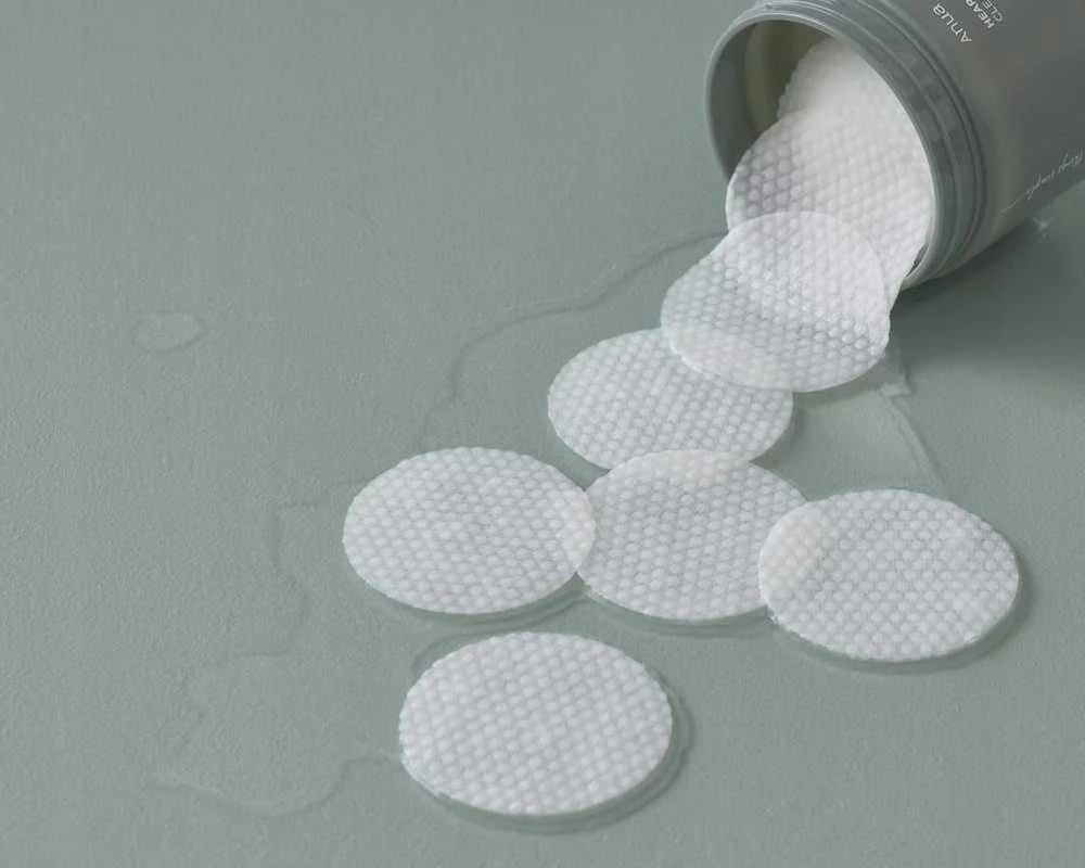Anua Heartleaf 77 Clear Pad Švelniai valantys ir raminamieji tonerio padeliai, 70 vnt