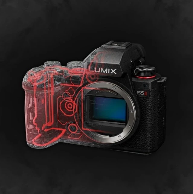 PANASONIC LUMIX S5 II korpusas