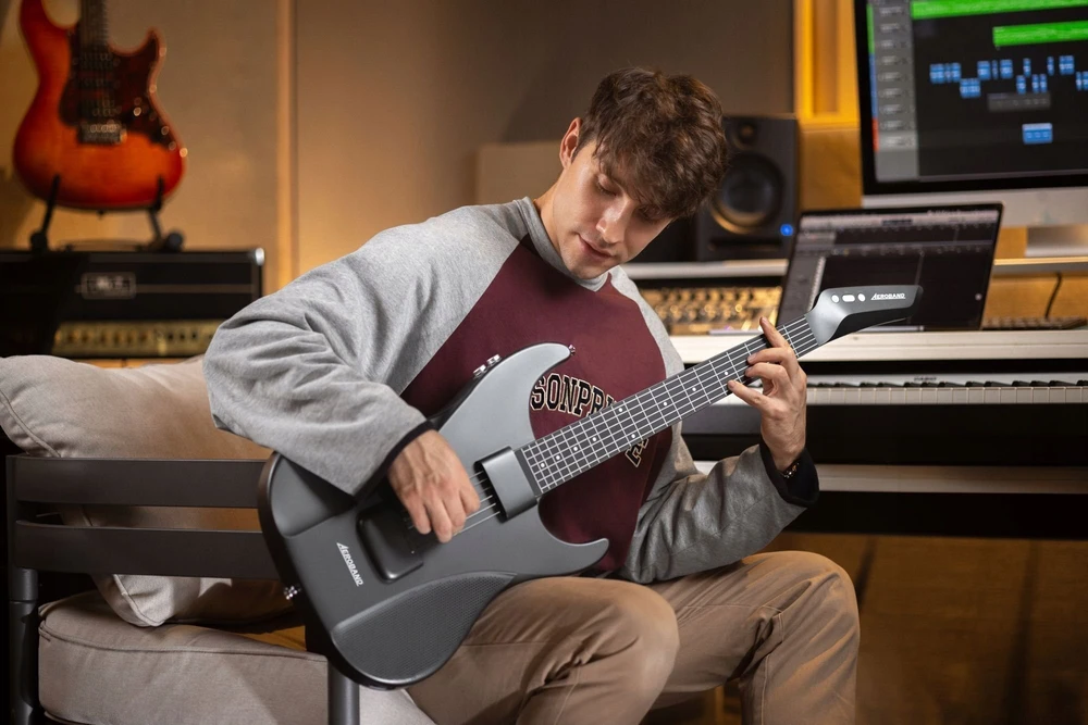 Aptel skaitmeninė daugiafunkcinė MIDI LED Aeroband elektrinė gitara / Nederinta / Ag01 / Juodas
