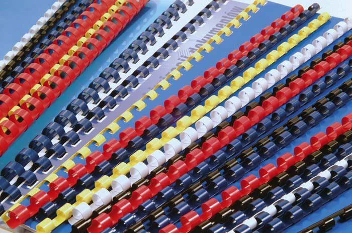 Įvairiaspalvės plastikinės įrišimo spiralės 8 mm