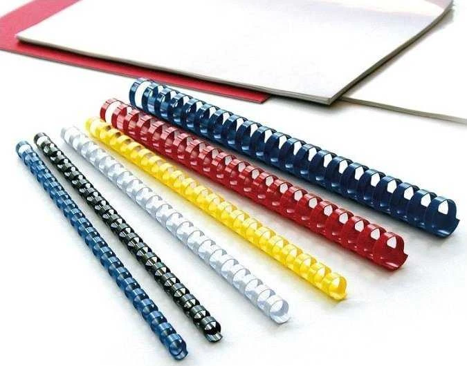 Įvairiaspalvės plastikinės įrišimo spiralės