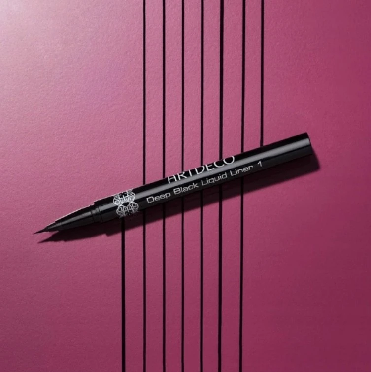 ArtDeco Atsparus vandeniui Precision Liquid Akių apvadas Deep Juodas 0.38 ml