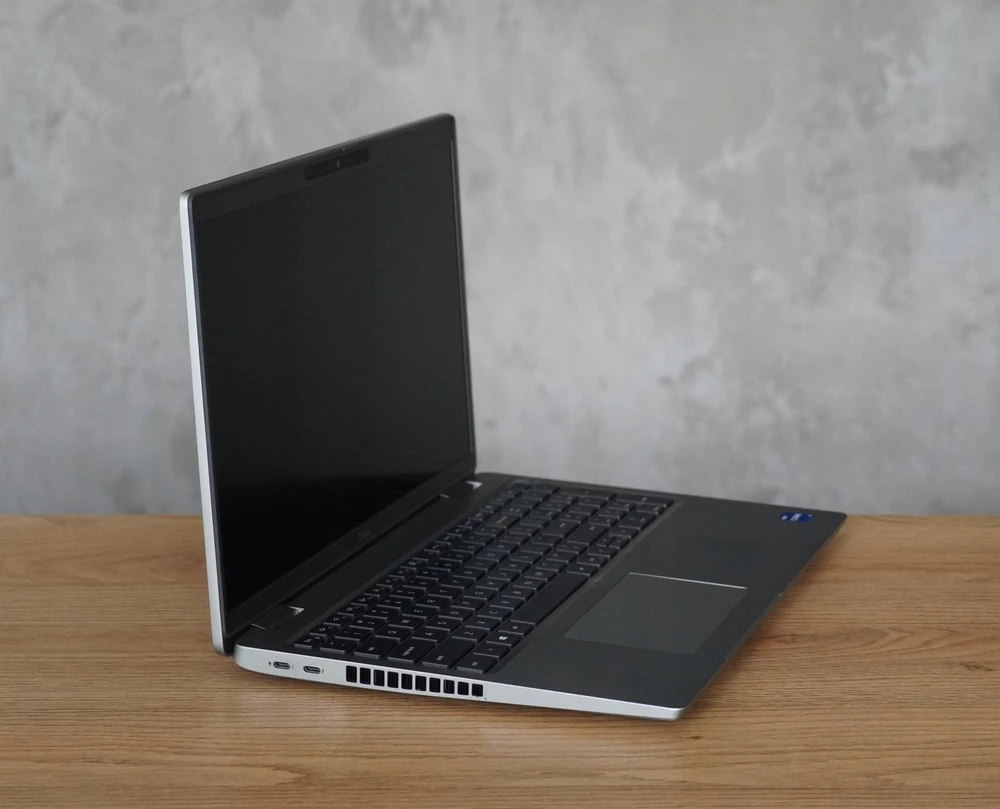 Dell Ekranas for Latitude 5520