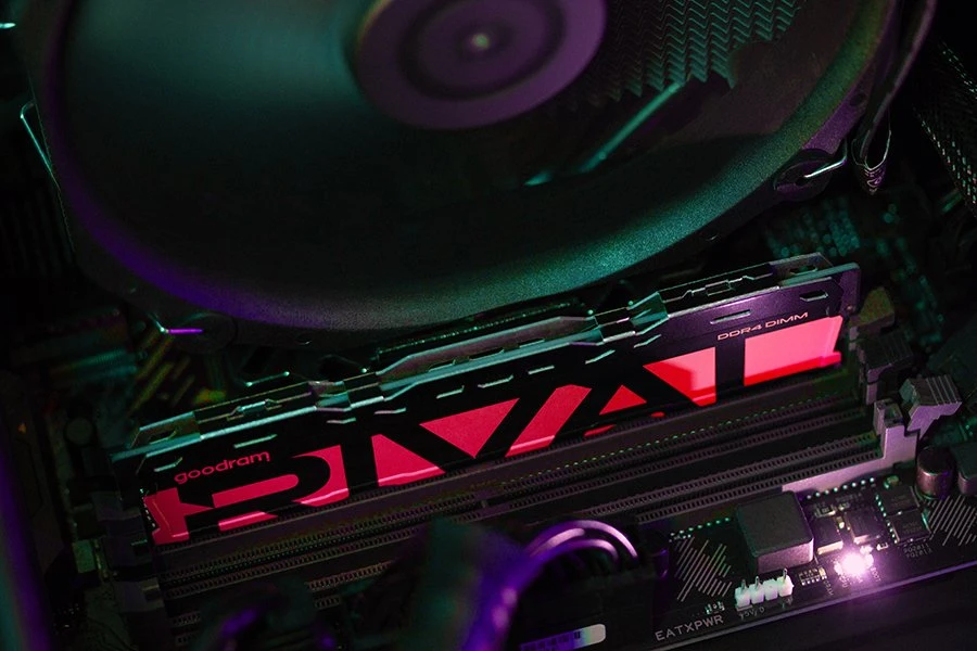 „Goodram *DDR4 Rival Radiant 64GB (2*32)/3200 CL18 Raudona“ atminties modulis 2 x 32 GB 3200 MT/s 288 kontaktų DIMM