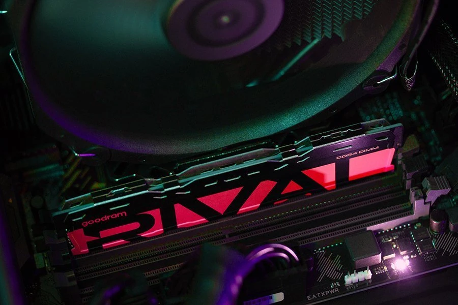 „Goodram *DDR4 Rival Radiant 16GB (2* 8)/3200 CL16 Raudona“ atminties modulis 2 x 8 GB 3200 MT/s 288 kontaktų DIMM